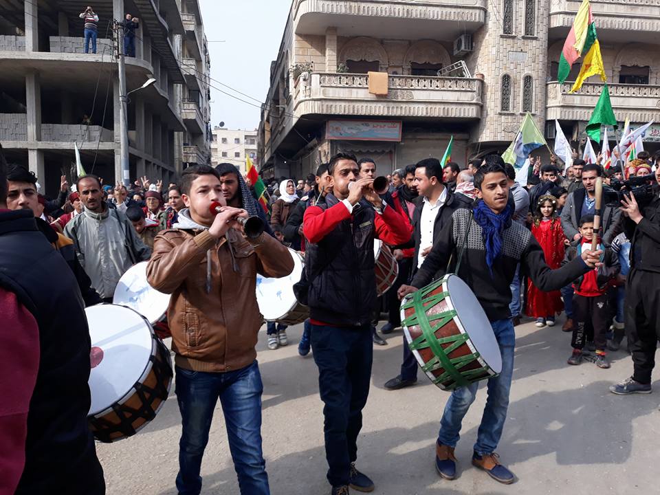 عه‌فرین زه‌ماوه‌ند ده‌گێڕێ